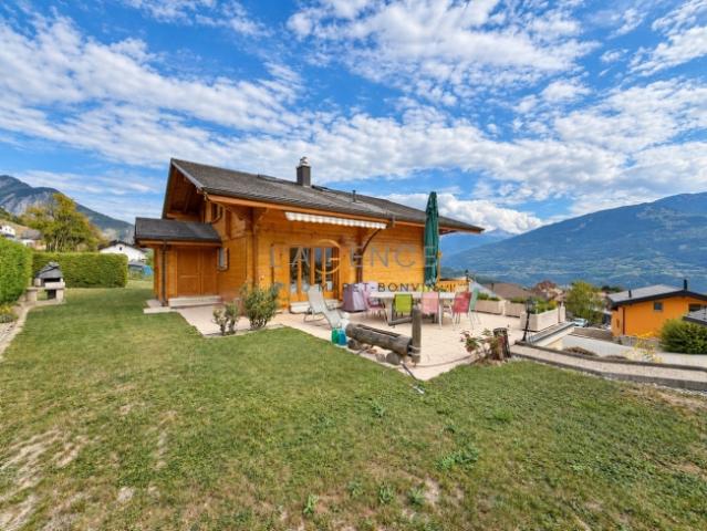 Erde | Charaktervolle Villa Chalet mit eigenständigem Raum