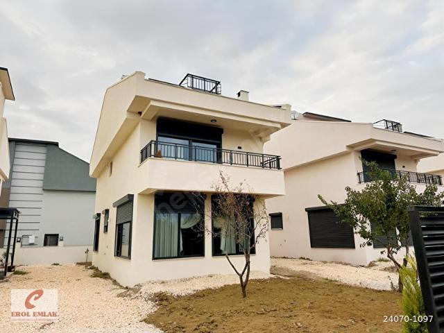 ERDEK DÜZLERDE 3+1 LÜX SIFIR EŞYALI KİRALIK TRİPLEX VİLLA