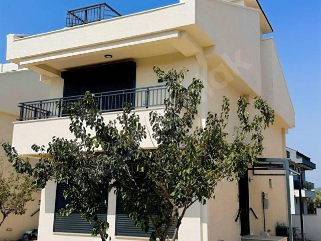 ERDEK DÜZLERDE SÜPER LÜX TRİPLEX SATILIK VİLLA