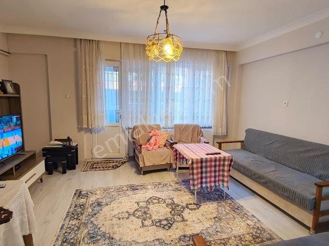 Erdek Hükümet Caddesi'nde 2+1 Doğalgazlı Asansörlü Satılık Daire