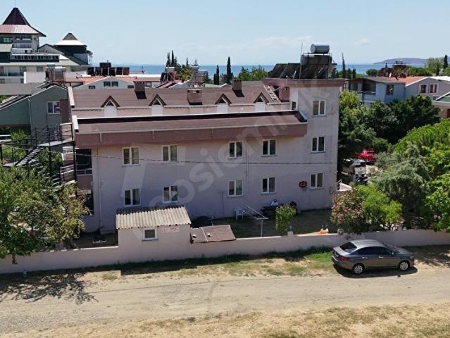 ERDEK OCAKLAR MAHALLESİNDE DENİZE 100 MT SATILIK RUHSATLI APART