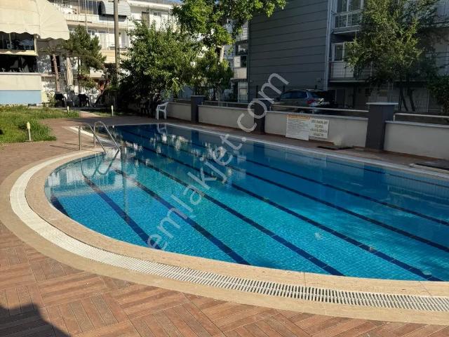 Erdek Sahil Mahallesinde Havuzlu Denize 100 Metre Site İçinde Satılık 2+1 Daire