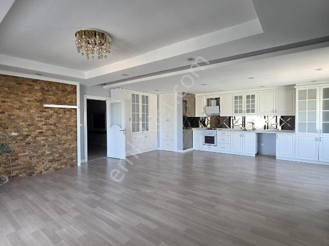 Erdemli Merkezde Deniz Manzaralı Lüks 4+1 Satılık Daire