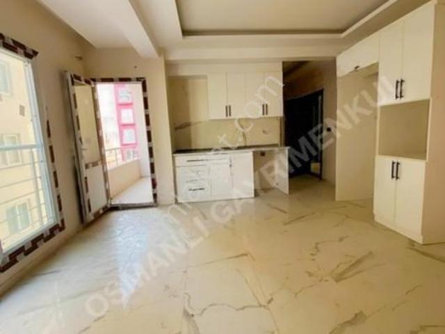 Erdemli Merkezde 1+1 Genış Oturumlu Arakat Daire