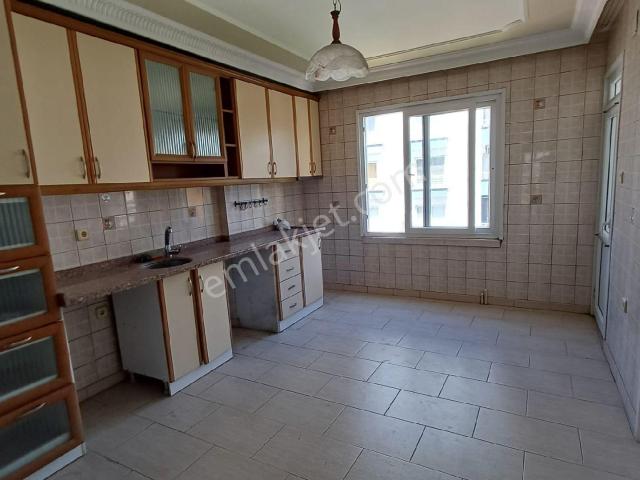 Erdemli Akdeniz Mahallesi'nde Kiralık 3+1 Daire