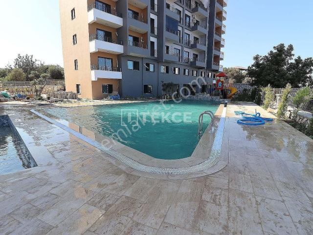 Erdemlide Havuzlu Sitede Denize Yakın Kiralık 1+0 | Tekce