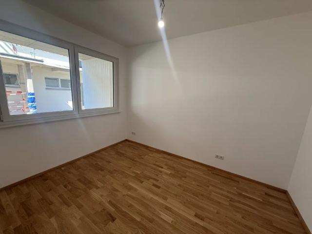 ERDGESCHOSS | 54M2 | 23M2 GARTEN | 2 TG PARKPLÄTZE | 2 SCHLAFZIMMER | 15M2 TERRASSE