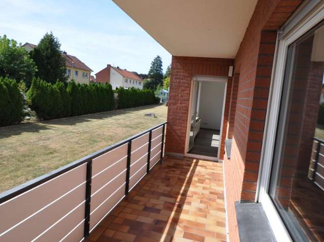 Erdgeschoss Wohnung mit überdachtem Süd Balkon und Garage