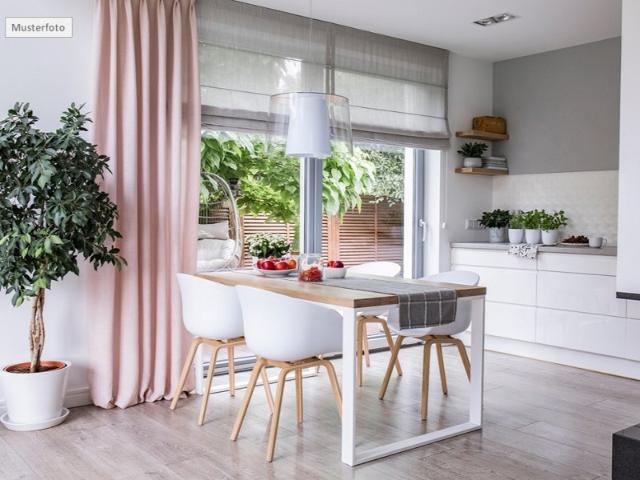 Erdgeschosswohnung in 80797 München, Schleißheimer Str