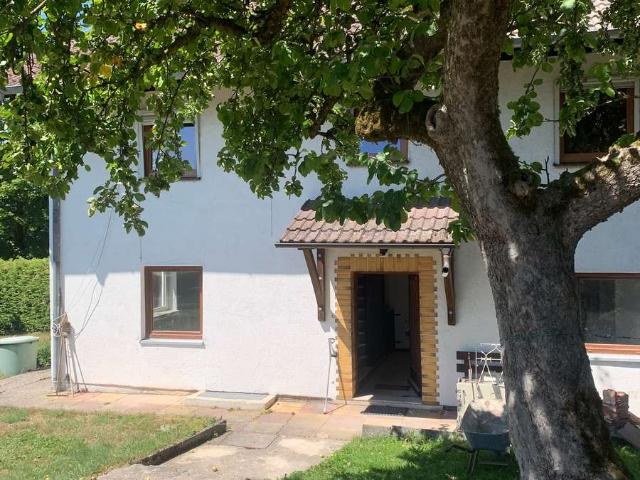 Erdgeschosswohnung in Egling mit großem Garten und Doppelgarage