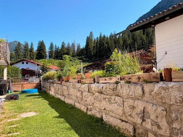 Erdgeschosswohnung in Premiumlage mit Panoramablick und Garten