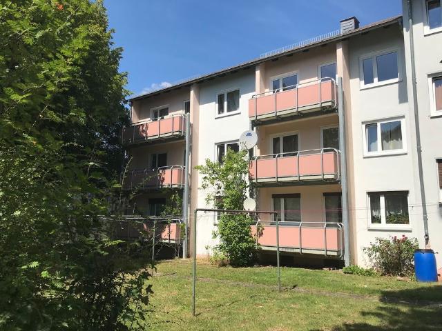 Erdgeschosswohnung in ruhigem Haus mit Balkon!