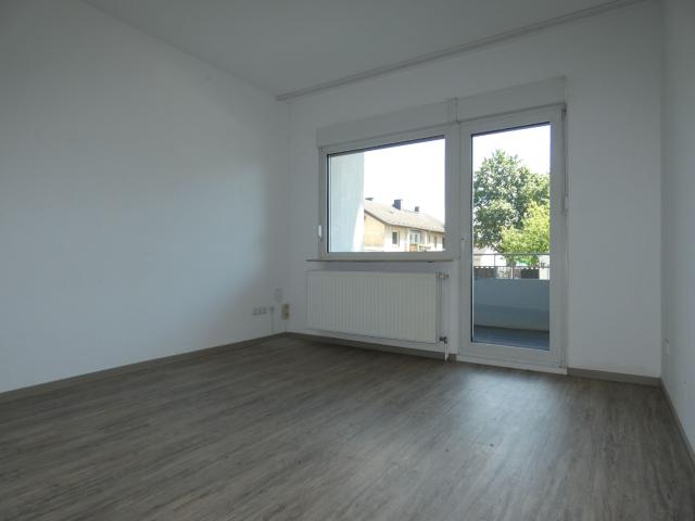 Erdgeschosswohnung mit Balkon in schöner Lage!