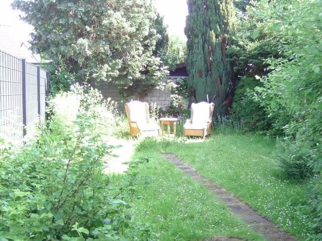 Erdgeschoßwohnung mit eigenem Garten! Sofort frei !