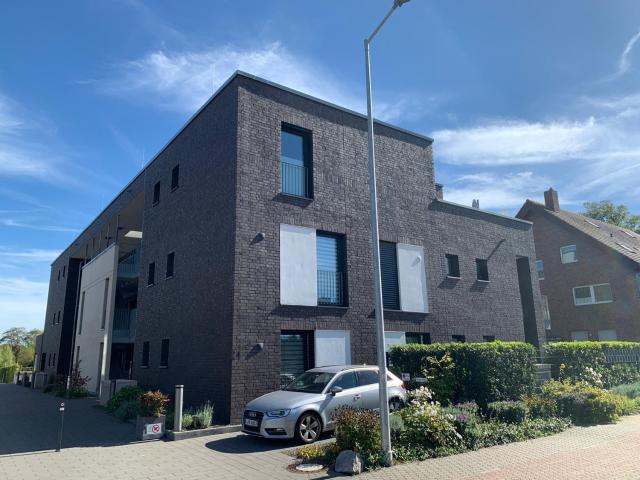 Erdgeschosswohnung mit Garten und Außenstellplatz