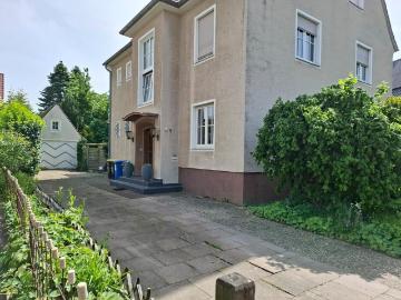 Erdgeschosswohnung mit Garten, Garage und Wintergarten