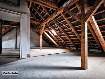 Erdgeschosswohnung mit großem Gartenanteil und Tiefgaragenplatz
