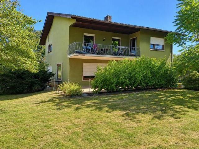 Erdgeschosswohnung mit Terrasse und großem Garten