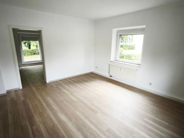 Erdgeschosswohnung mit vier Zimmern und zusätzlichem Stauraum