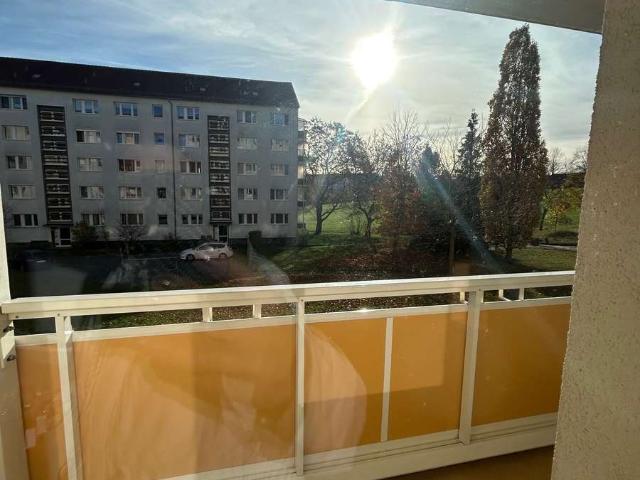 Erdgeschosswohnung mit 3 Zimmern und Balkon in ruhiger Lage mit Aufzug