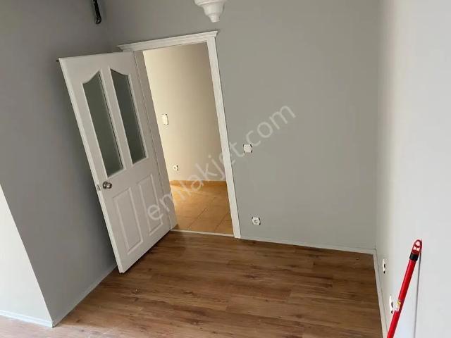 Erdoğdu Cadde Üzeri Yapılı 2+1 Kiralık Daire