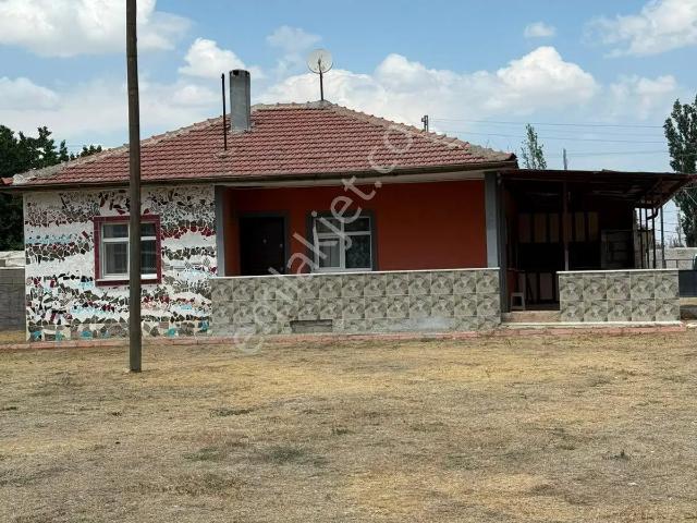 Ereğli Alhan'da 4700 M² Arsalı Geniş Bahçeli Satılık Müstakil Ev