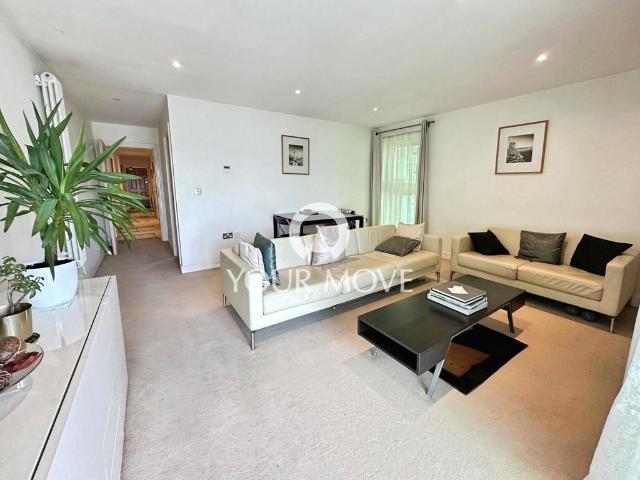 Erebus Drive, London SE28 2 bed flat to rent £1,700 pcm £392 pw