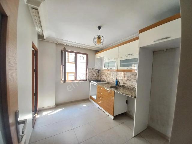 Şeref Emlak Gaziosmanpaşa Karlıtepe Kiralık 2. Kat Daire