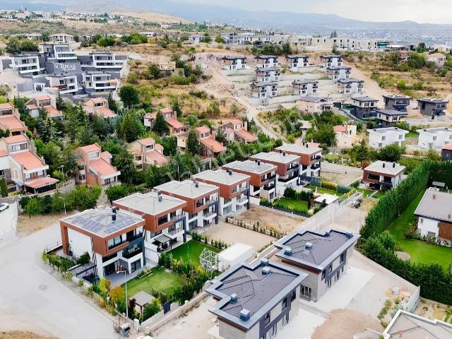 Erenköy Merkezde Site İçerisi Kiralık 4+1 Tribleks Villa