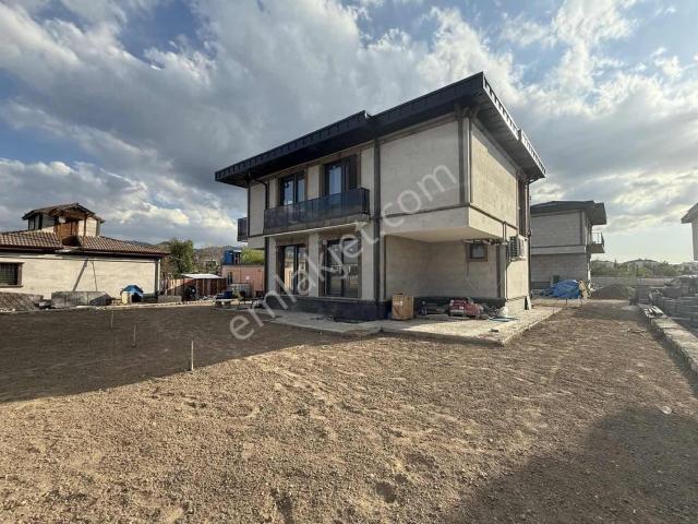 Erenköy Çaybağlarında Satılık Lüx 5+2 Villa