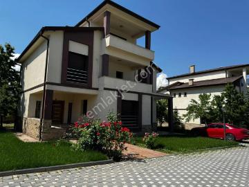 Erenköy Çaybağlarında Site İçerisinde Kiralık 6+2 Villa