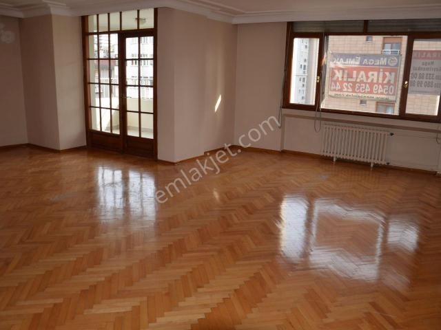 Erenköy Ethemefendi Caddesine Yakın Geniş Salonlu
