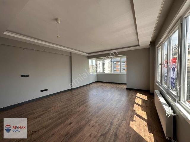 Erenköy Şemsettin Günaltay Caddesinde Geniş 3+1 Kiralık Daire