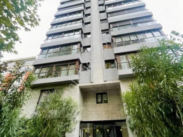 Erenköy Şerafettin Sokak'ta, 100 M2 Net