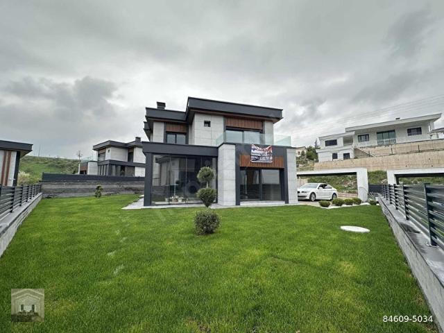 ERENKÖY 5+2 BODRUMLU AKILLI EV SİSTEMLİ ULTRA LÜKS VİLLA