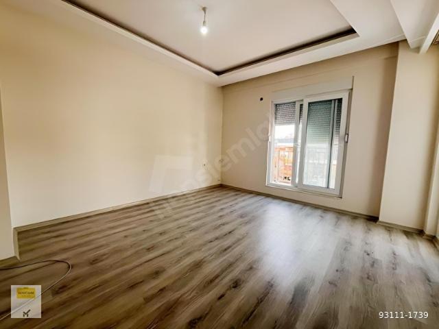 Erenköy'de 2+1 1 Yıllık Bina Katta Ayrı Mutfak Eşyasız Daire.