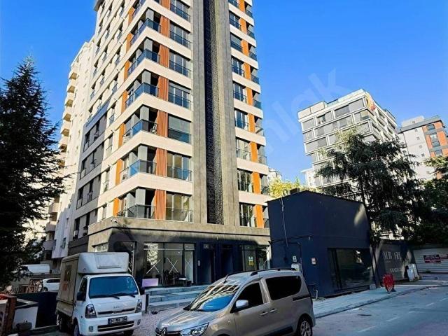 ERENKÖY'DE BAĞDAT CADDESİNE PARALEL EBV.BANYOLU SIFIR 2+1