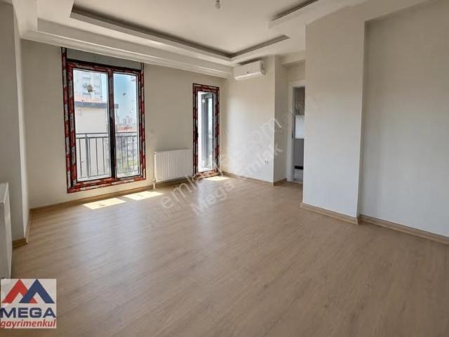 Erenköy'de Güney Cephe | Yeni Binada Balkonlu 2+1 Kiralık Daire