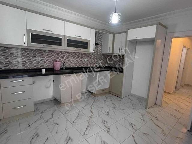Erenköy'de Kiralık 2+1 Arakat Ayrı Mutfak Daire