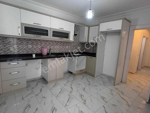 Erenköy'de Kiralık 2+1 Arakat Ayrı Mutfak Daire