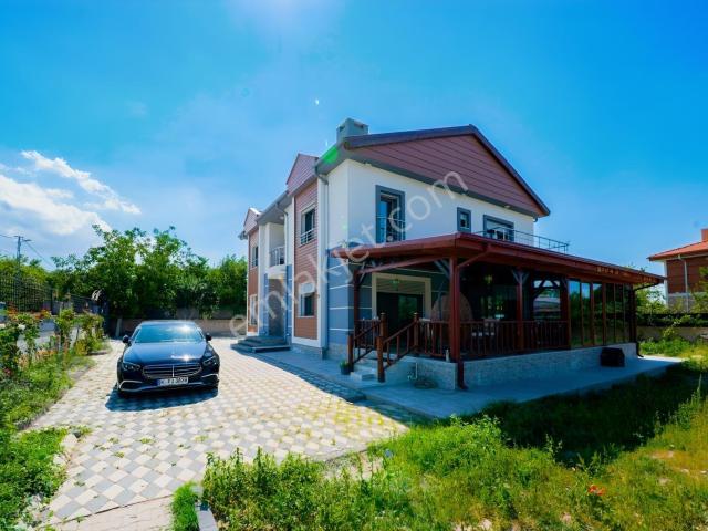 Acil Erenköyde Özel Tasarım Bağımsız Satılık 5+1 Villa