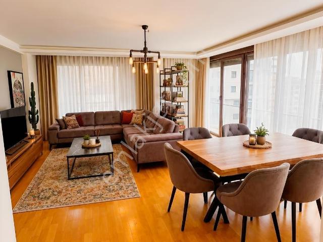 Erenköy'de Marmaraya Yakın Merkezi Konum Kiralık 3+1 Daire