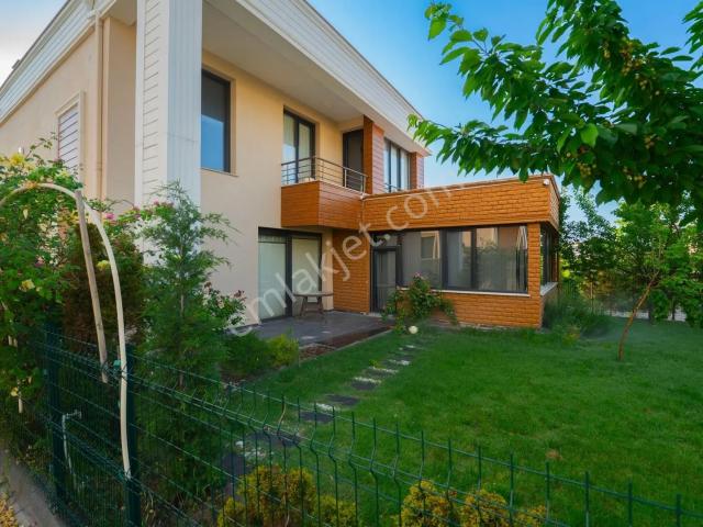 Erenköyde Satılık Meskenli Villa