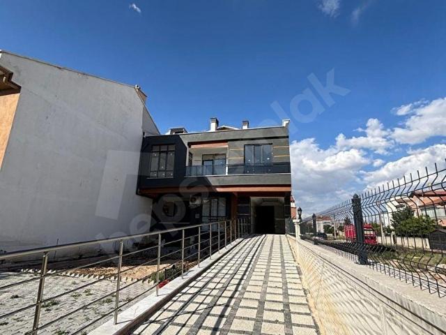 ERENKÖY'DE SATILIK 4+1 SIFIR MÜSTAKİL TARZI TERASLI DUBLEX DAİRE