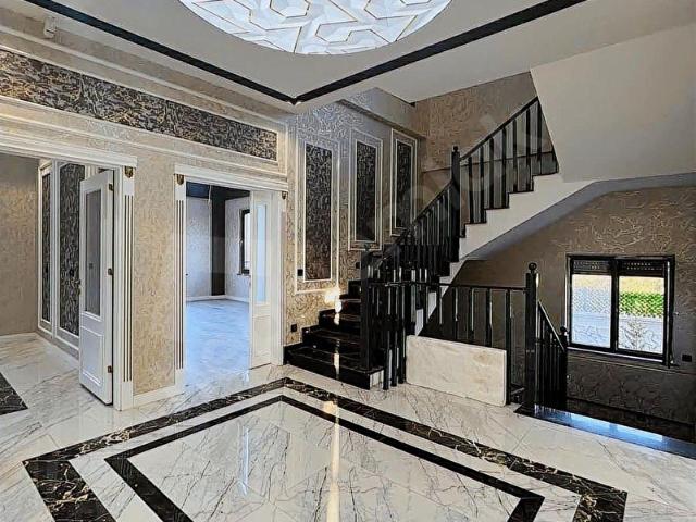 ERENKÖY'de SATILIK ULTRA LÜKS MÜSTAKİL 5+1 VE 700 m2 VİLLA