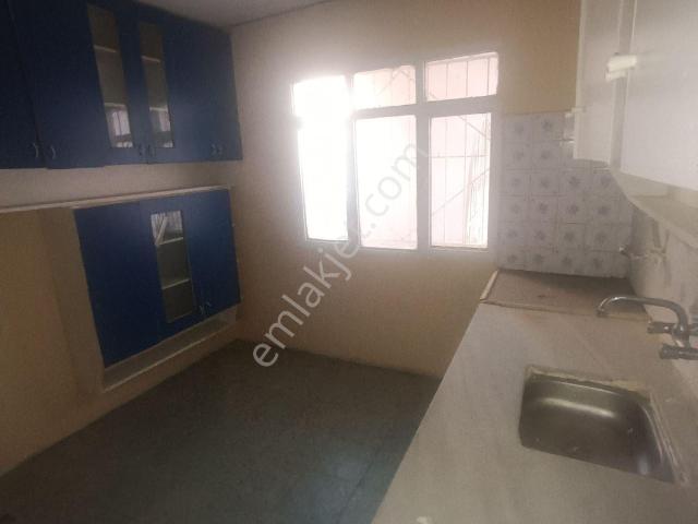 Erenler Meydanında Fatih Cami Mevkisinde 2+1 Kiralık