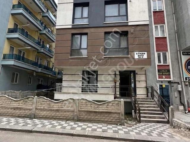 Erenler'de Üniversiteye Yakın, Eşyalı 1+1 Satılık Daire
