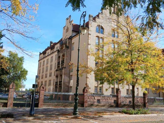 Erfüllen Sie sich Ihren Wohntraum Exklusive 4 Raum Maisonette Wohnung im alten Landesstadtarchiv!