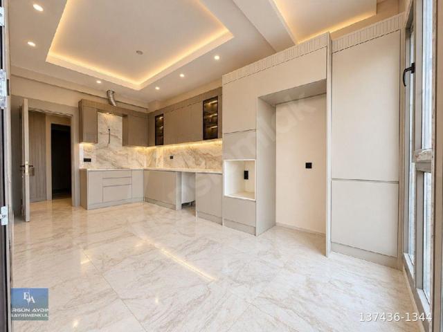 ERGÜN AYDINDAN YENİŞAFAK'DA SİTE İÇİ ARAKAT LÜX DAİRE