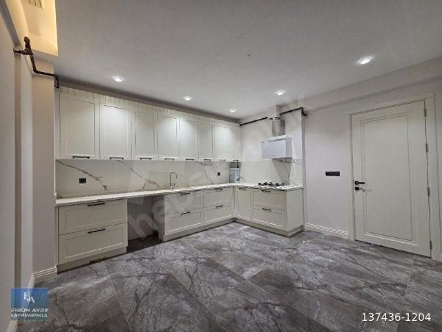 ERGÜN AYDINDAN Karahasanlı'da 3+1 160m2 Ebeveyn Banyolu Giyinme Odalı Arakat Daire